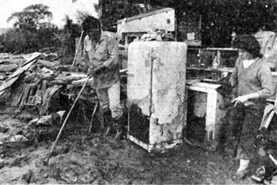 GRAVES DAÑOS. Muchos habitantes y veraneantes perdieron sus pertenencias en el aluvión.