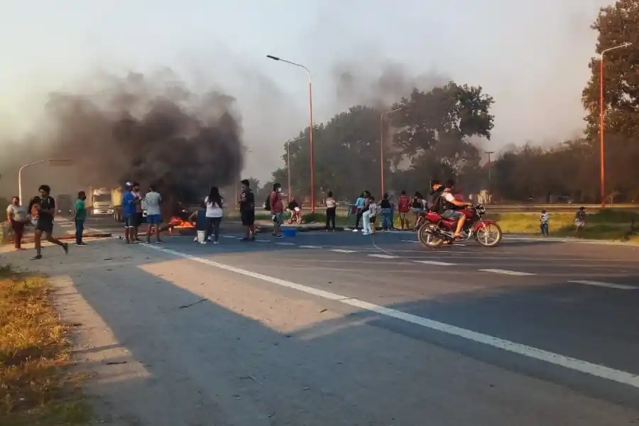 Corte en la autopista Circunvalación por falta de agua. 