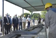 Manzur toma un respiro en medio de las negociaciones