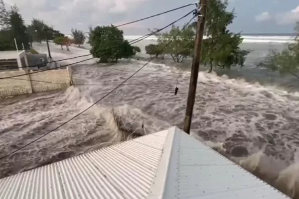 Un tsunami amenaza las costas de Chile, según las autoridades del país vecino