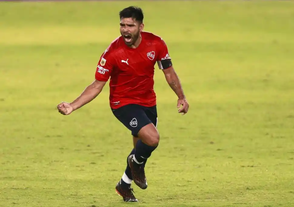 ¿Y AHORA? Independiente dejó ir a su goleador, Silvio Romero. Quiere a Gigliotti para suplirlo. archivo