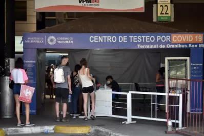 Covid-19 en Tucumán: Arduo trabajo sanitario en la Terminal de Ómnibus