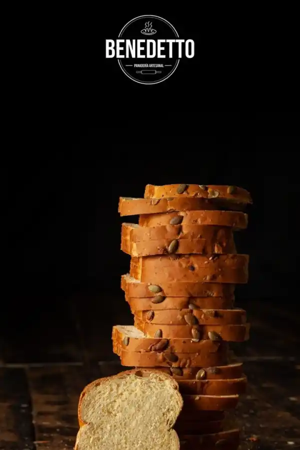 CREACIONES ARTESANALESDeliciosos y crujientes panes para acompañar a todas a las comidas. 