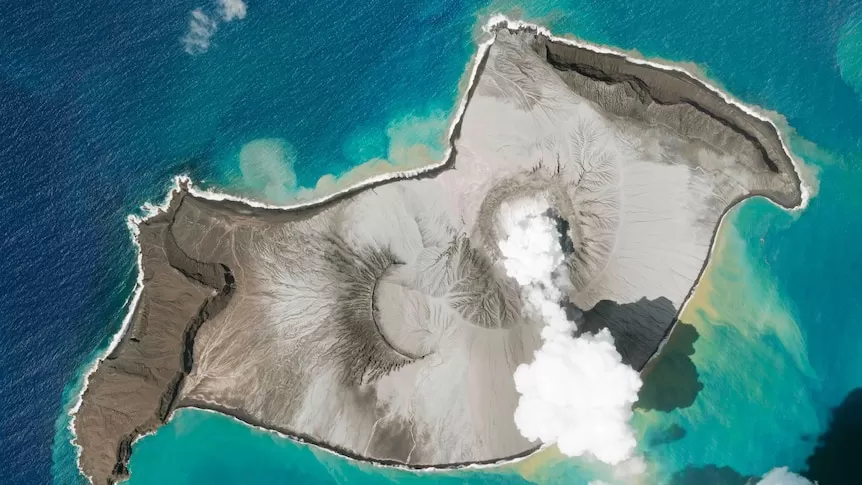 EPICENTRO. El volcán Hunga-Tonga-Hunga-Ha’apaia está situado a 65 kilómetros de Nuku’alofala, la capital de Tonga. abc.net.au