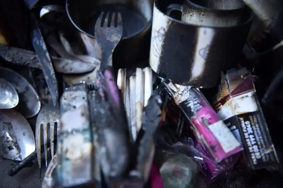  DESTRUCCIÓN. Así quedaron los utensilios con los que trabajaba un puestero