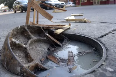 Las bocas de registro “acechan” a los conductores