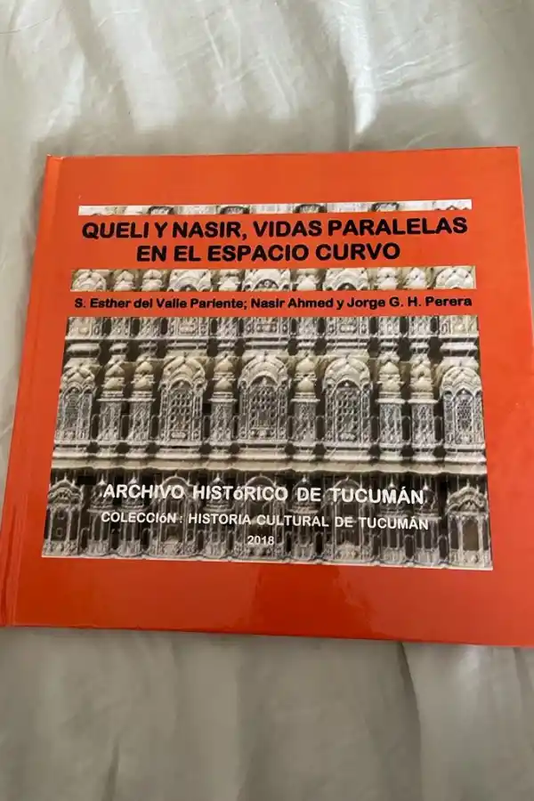 UN LIBRO AUTOBIOGRÁFICO. El matrimonio publicó su historia curiosa en 2018, con la participación de Perera.  