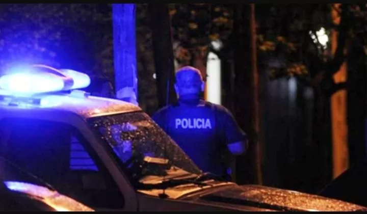 EN LA ESCENA. La Policía santiagueña trabaja en el lugar del hecho. el liberal