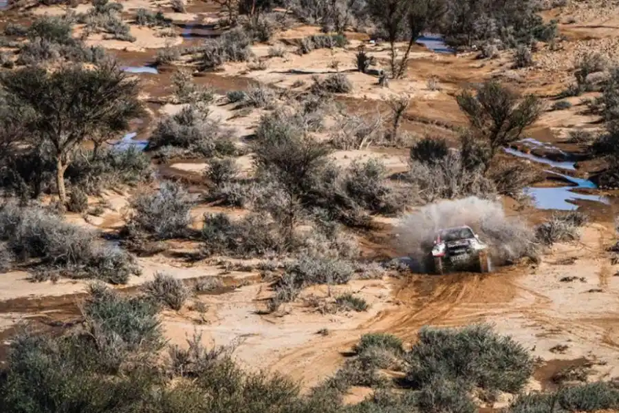 INUSUAL. En los primeros dos días de carrera, las tripulaciones se vieron sorprendidas por las inundaciones.