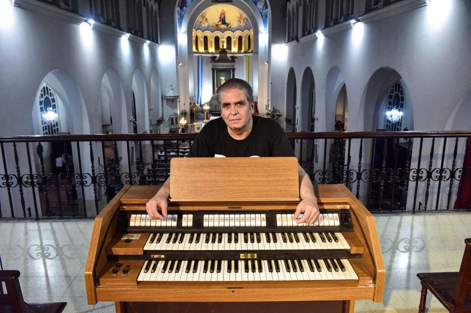 PABLO BENITO. Organista de la Basílica de la Virgen de la Merced.
