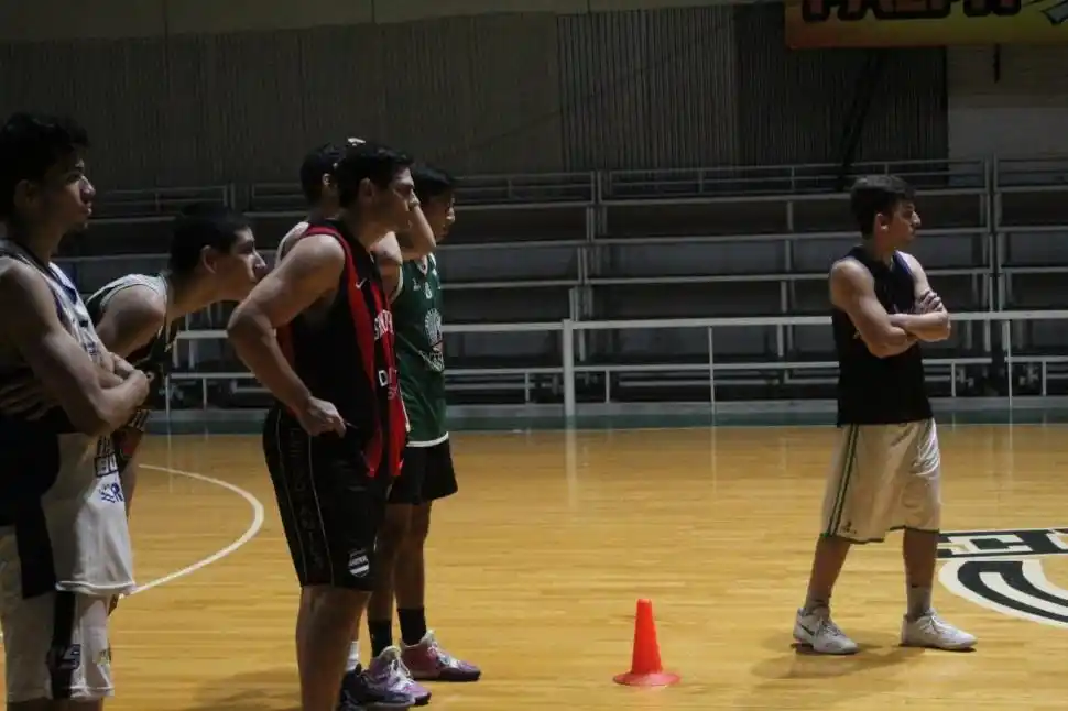 LISTOS PARA LA ACCIÓN. Asociación Mitre se prepara para afrontar el Torneo Federal 2022. PRENSA MITRE 