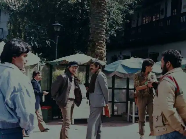 EN EL RODAJE. Sergio Cabrera y el actor Frank Ramírez durante la realización de “La estrategia del Caracol”.