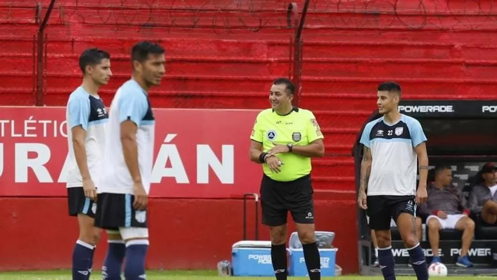 MEDIOCAMPISTAS. Acosta, Cristóbal Calderón y Pereyra formaron parte de la mitad de la cancha en el primer amistoso. twitter @ATOficial