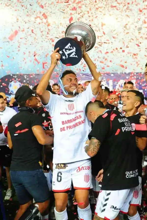 REFERENTE. El defensor González fue una pieza importante para el ascenso de Barracas  