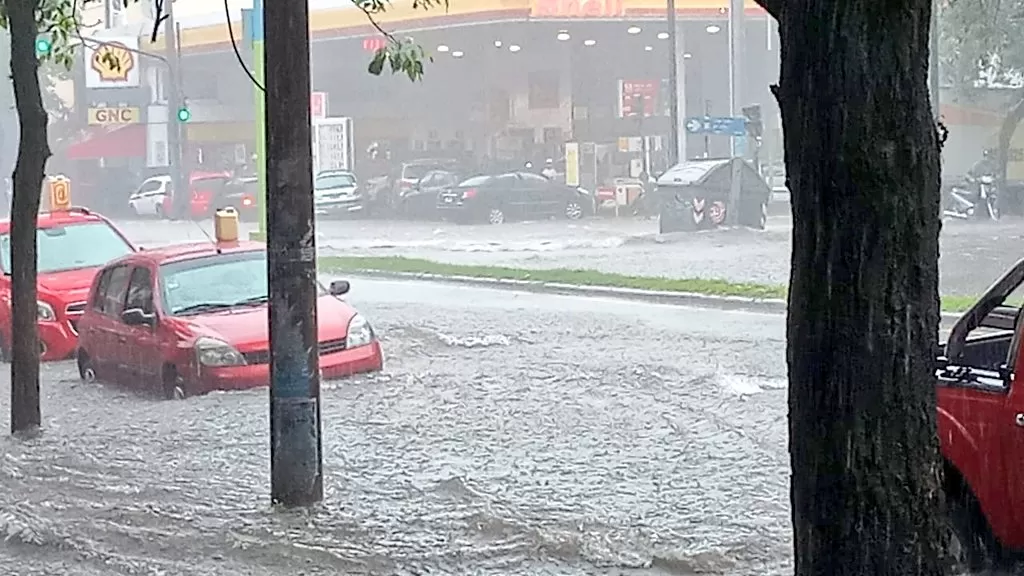 Calles inundadas en Tucumán. Foto José Galindez
