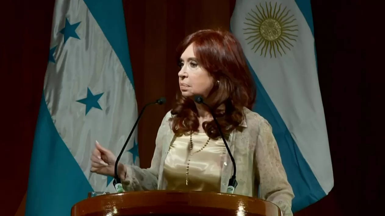 CRISTINA FERNÁNDEZ, en su disertación en Honduras. 