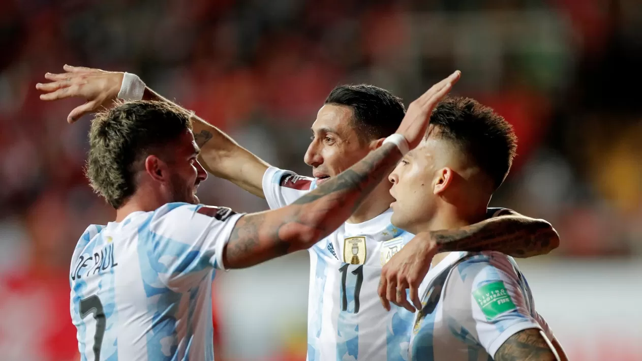 FESTEJO. Los goleadores celebraron las conquistas en Calama. REUTERS