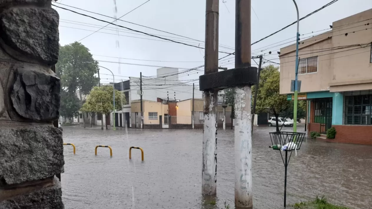 MUCHA AGUA. Muñecas y Uruguay, entre las tantas calles afectadas
