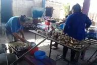 Sólo comen polenta porque es lo único que les donaron