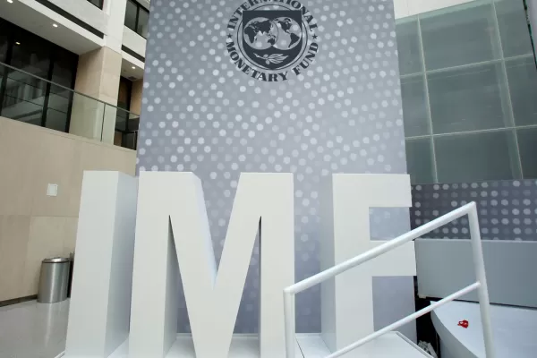 Un equipo del Ministerio de Economía viajará a EEUU para cerrar un nuevo acuerdo con el FMI