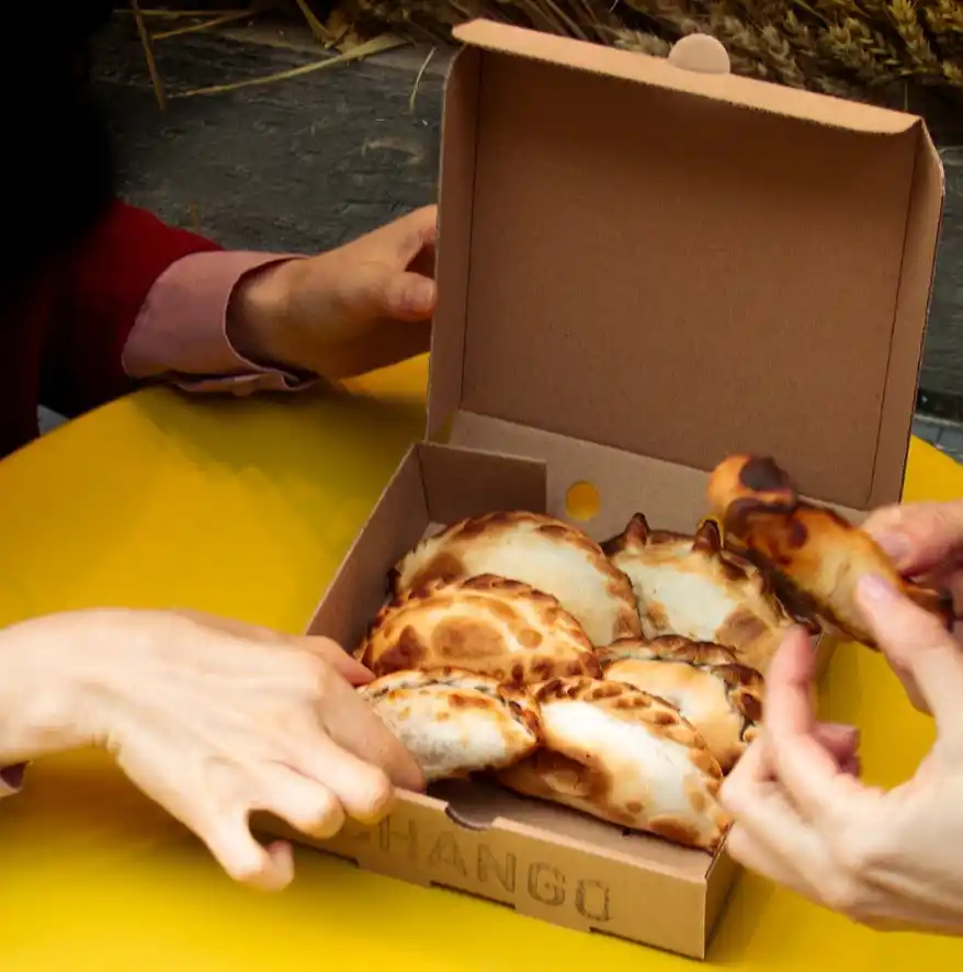 EMPANADAS TUCUMANAS. “Con carne cortada a cuchillo”. 