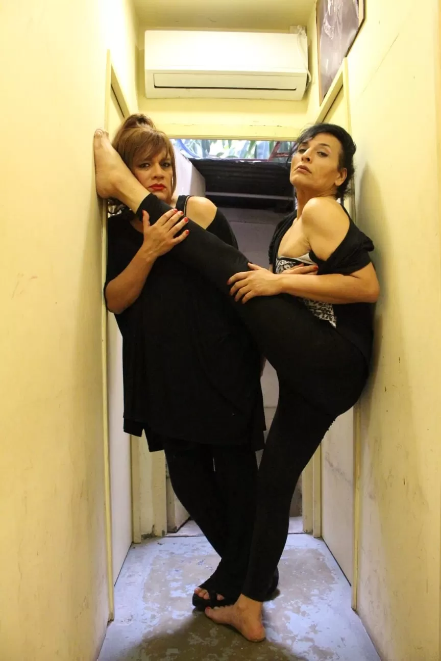 DOS ARTISTAS TRANS. Susy Shock y Barby Guamán unen sus talentos para la puesta que se estrena hoy en la explanada de la Biblioteca Nacional. Foto de Paula Garnier