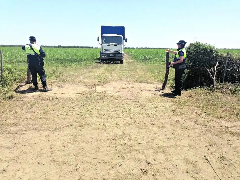 PREVENCIÓN. La Policía se presentó para evitar más hostilidades.  