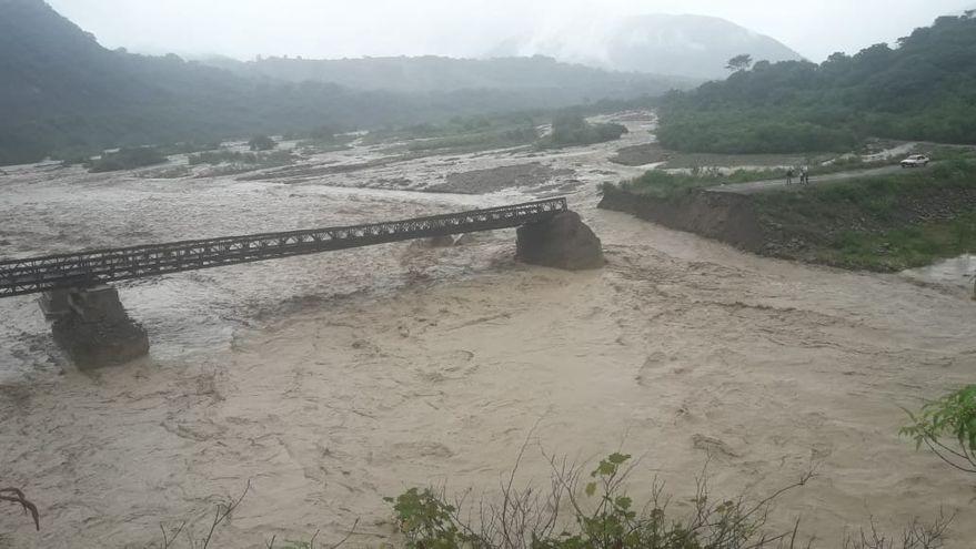 Se cayó un puente internacional que une a Salta con Bolivia