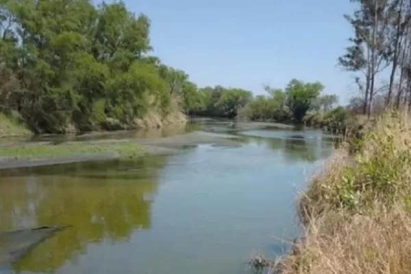 En un absurdo accidente, murió ahogado un joven en el río Gastona