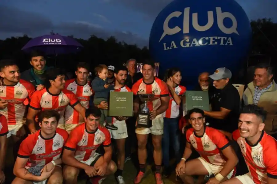 COPA DE PLATA. La formación de Los Tarcos-Hipoglós derrotaron a Tigres-SNA para adjudicarse el trofeo.