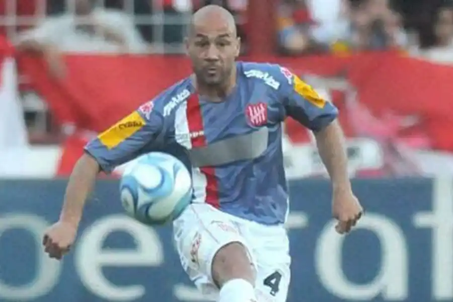 ANTECEDENTE. En 2008 el club no llegó a un acuerdo y tapó la publicidad.