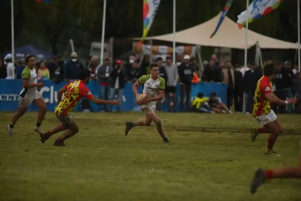 DEFINICIÓN. El partido que coronó al campeón del torneo tafinisto resultó muy peleado desde el principio al final.