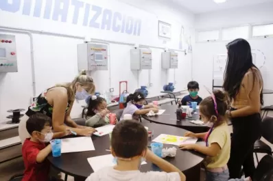 Lichtmajer caflició de exitosos a los talleres de “Genios en Acción”