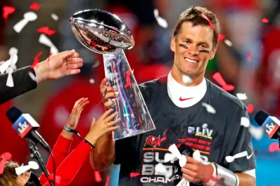 A los 44 años Tom Brady confirmó que se retira de la NFL