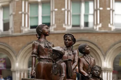 Los héroes no hacen ruido