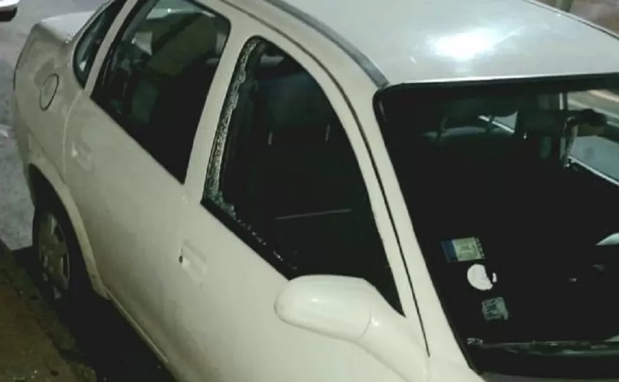 Rompió el vidrio de un auto para llevarse el estéreo: terminó preso