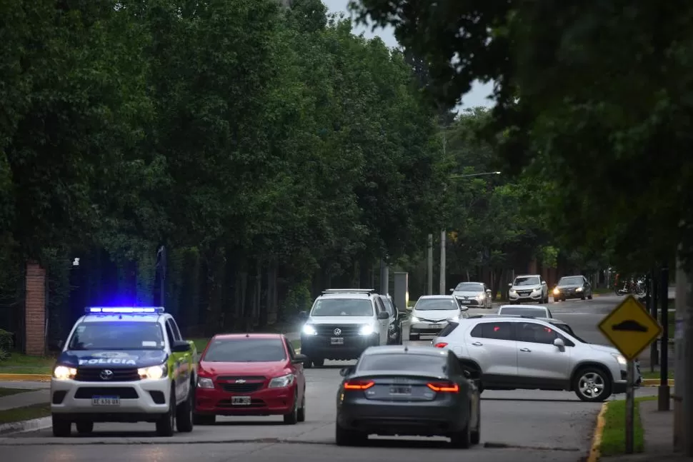 INQUIETUD. El ex edil Avignone se trasladó hasta Yerba Buena para saber de sus familiares.  