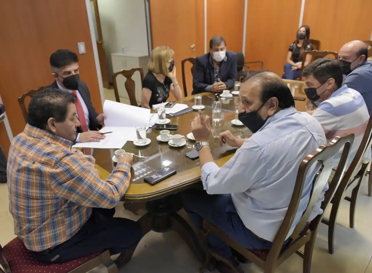 EN REUNIÓN. La comisión de Asuntos Municipales emitió los dictámenes, bajo la presidencia de Orellana. Foto: Prensa HLT