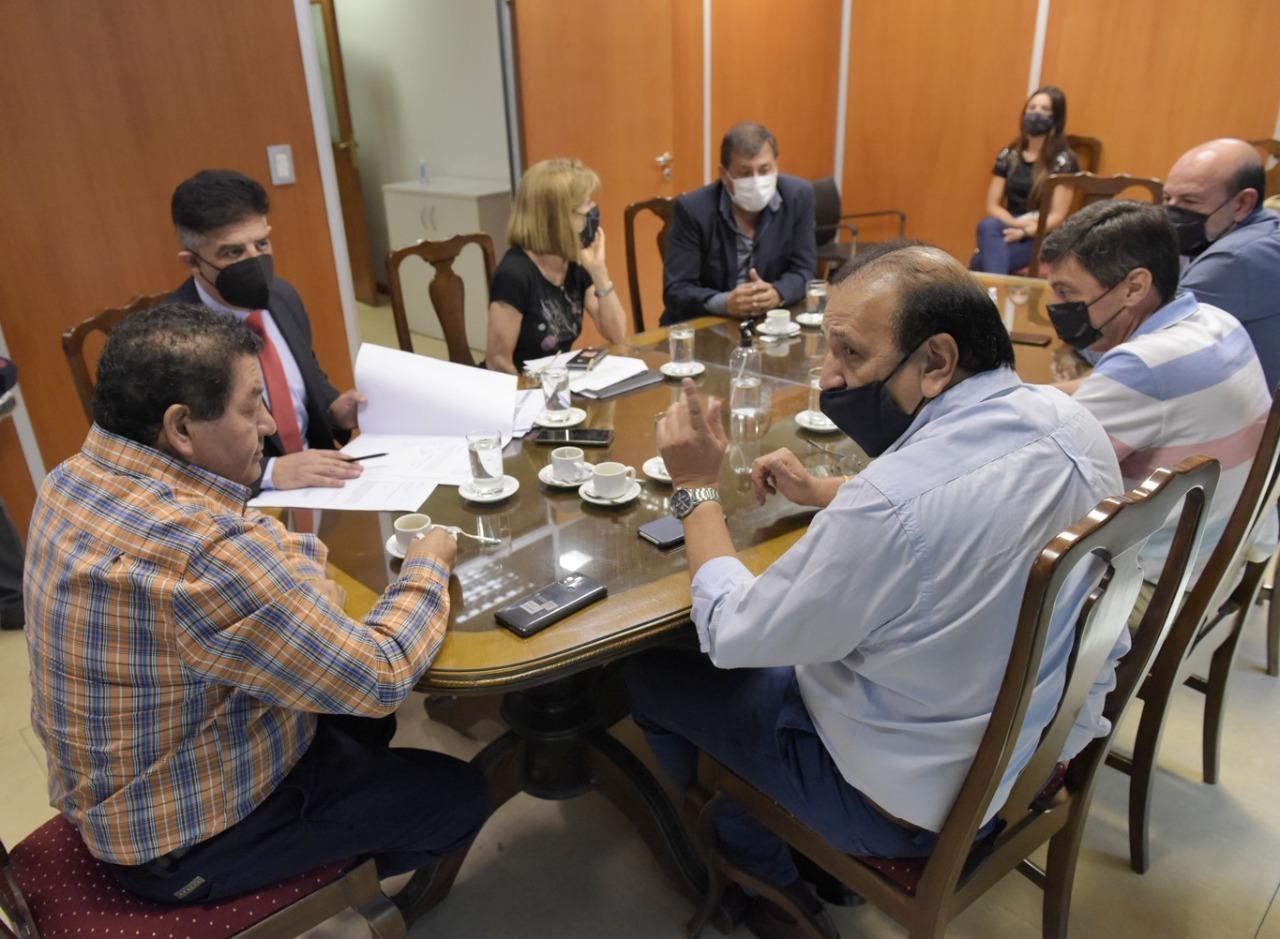 EN REUNIÓN. La comisión de Asuntos Municipales emitió los dictámenes, bajo la presidencia de Orellana. Foto: Prensa HLT
