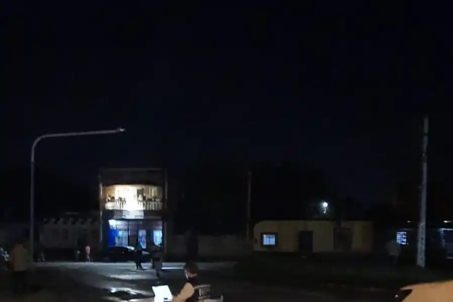 ACTUACIONES. Un funcionario judicial documenta la información obtenida, en el lugar del hecho. Foto: Prensa MPF