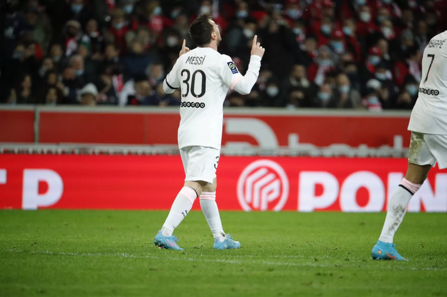 UN CLÁSICO. Messi festeja mirando al cielo. FOTO TOMADA DE TWITTER.COM/PSG_ESPANOL