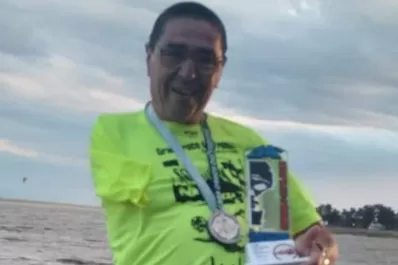 Sin límites: un atleta tucumano cruzó nadando el lago de Las Termas