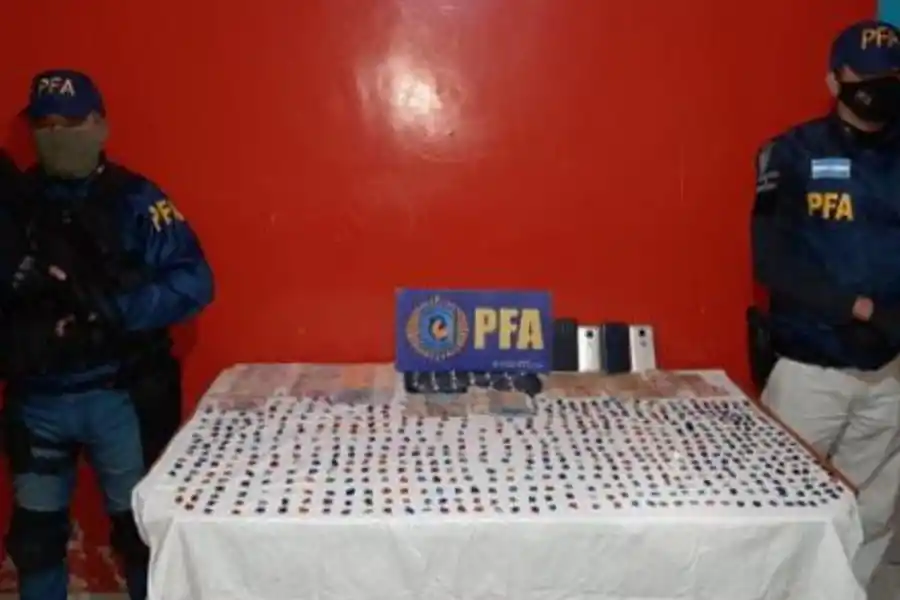 ALLANAMIENTO. Elementos que habían sido secuestrados en el operativo que se llevó a cabo en 2021. FOTO GENTILEZA / POLICÍA FEDERAL