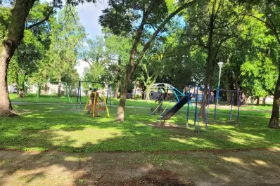 Mantenimiento de plazas: trabajos en distintos sectores de la ciudad