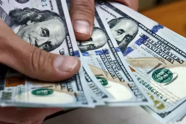 Unas 40 voces expertas pronostican a cuánto estará el dólar al cierre del año