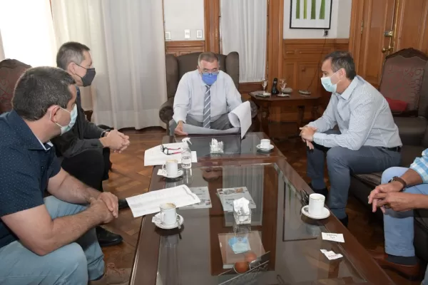 Empresarios de la construcción le mostraron a Jaldo una foto de la obra pública en Tucumán