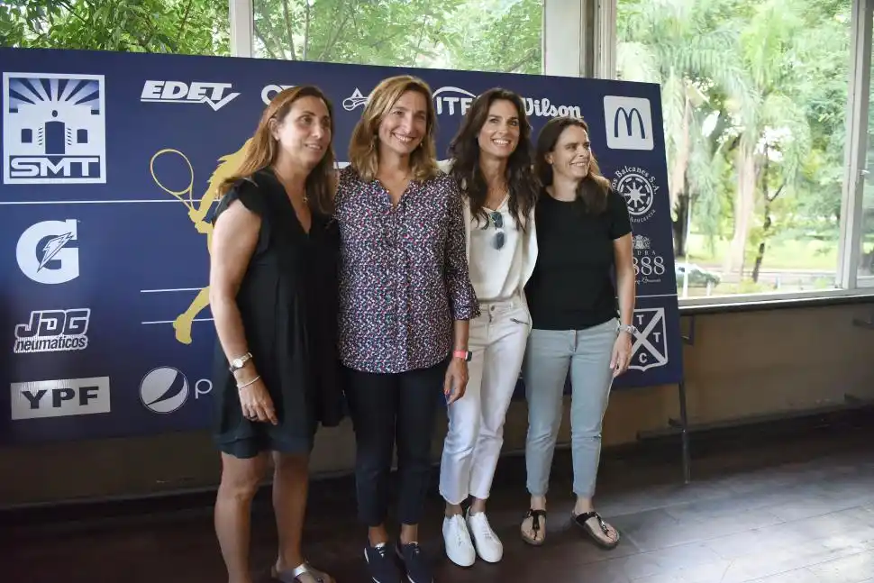 DE NUEVO. Como en 1995, Labat, Paz, Sabatini y Gorrochategui volvieron a estar juntas en el mismo club.   