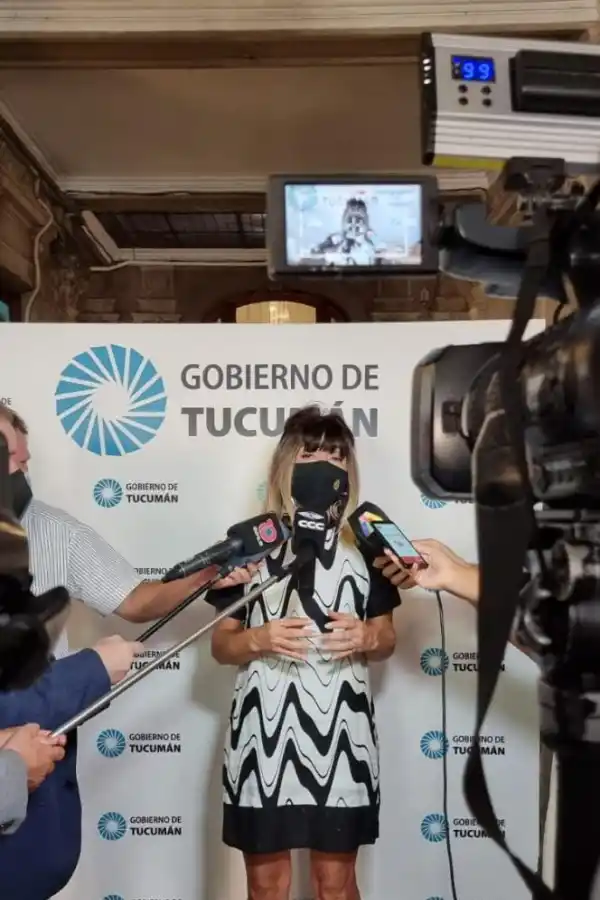 EN CASA DE GOBIERNO. Stella Maris Córdoba, interventora del Instituto de la Vivienda. Foto: Prensa IPVDU