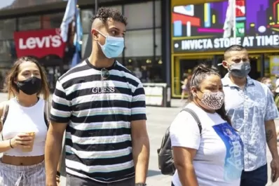 Nueva York no obligará a usar barbijos en espacios cerrados