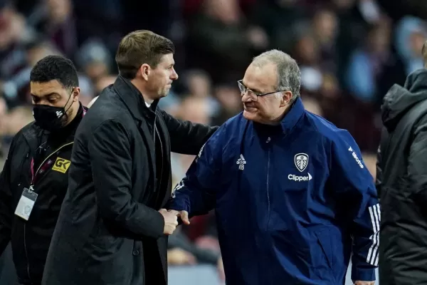 Leeds de Bielsa rescató un empante ante Aston Villa de Dibu Martínez en un show de goles